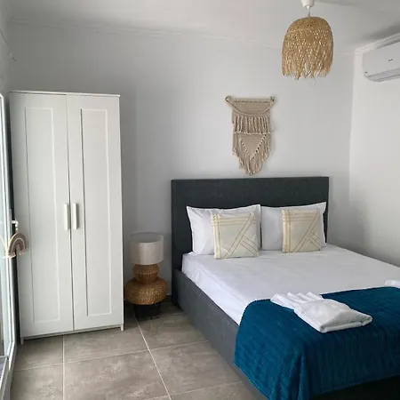 Silvia * Skala Sotiros